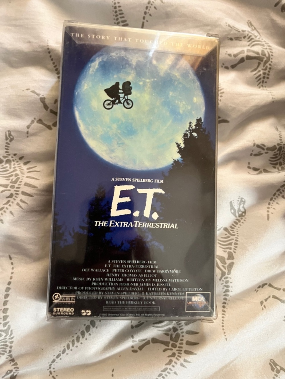 E.T. The Extra-Terrestrial VHS Movie‎ - Blue Moon Artwork